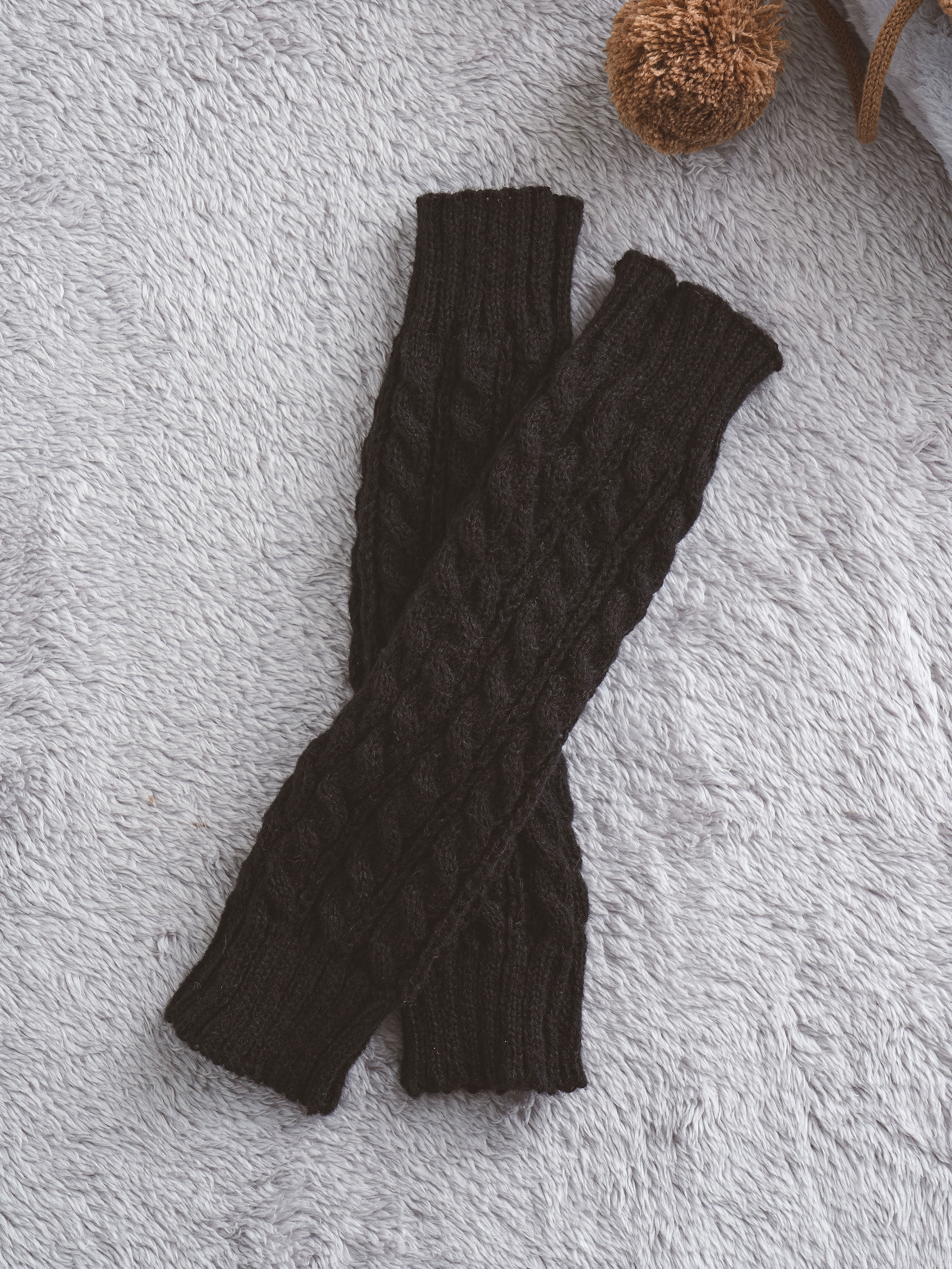 DAISO Knitted Hooded Arm Warmer (Black)