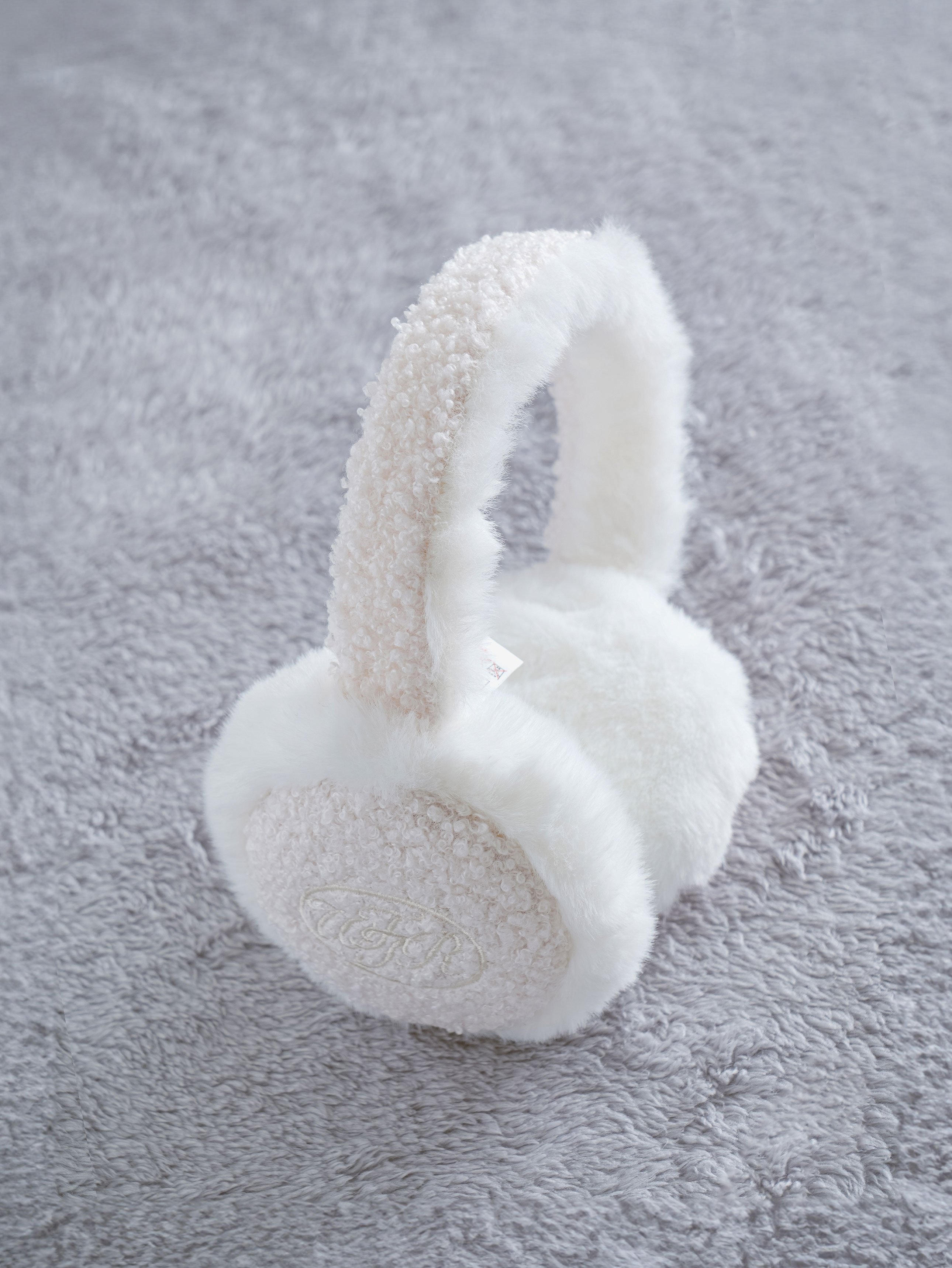 DAISO Fur-lined Poggle Earmuffs (Ivory)