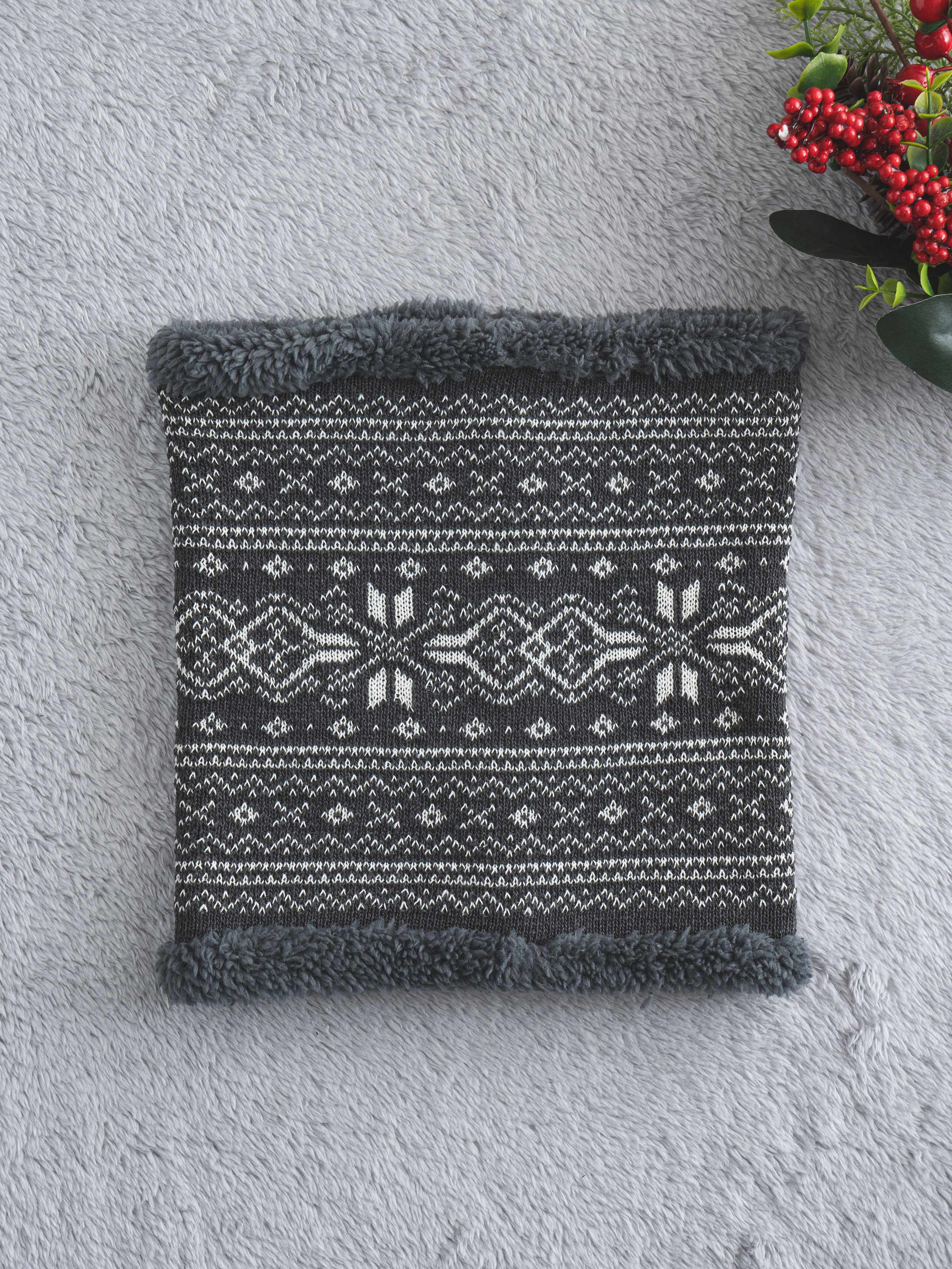 DAISO Patterns Fur-lined neck warmer (25*24cm) (Gray)