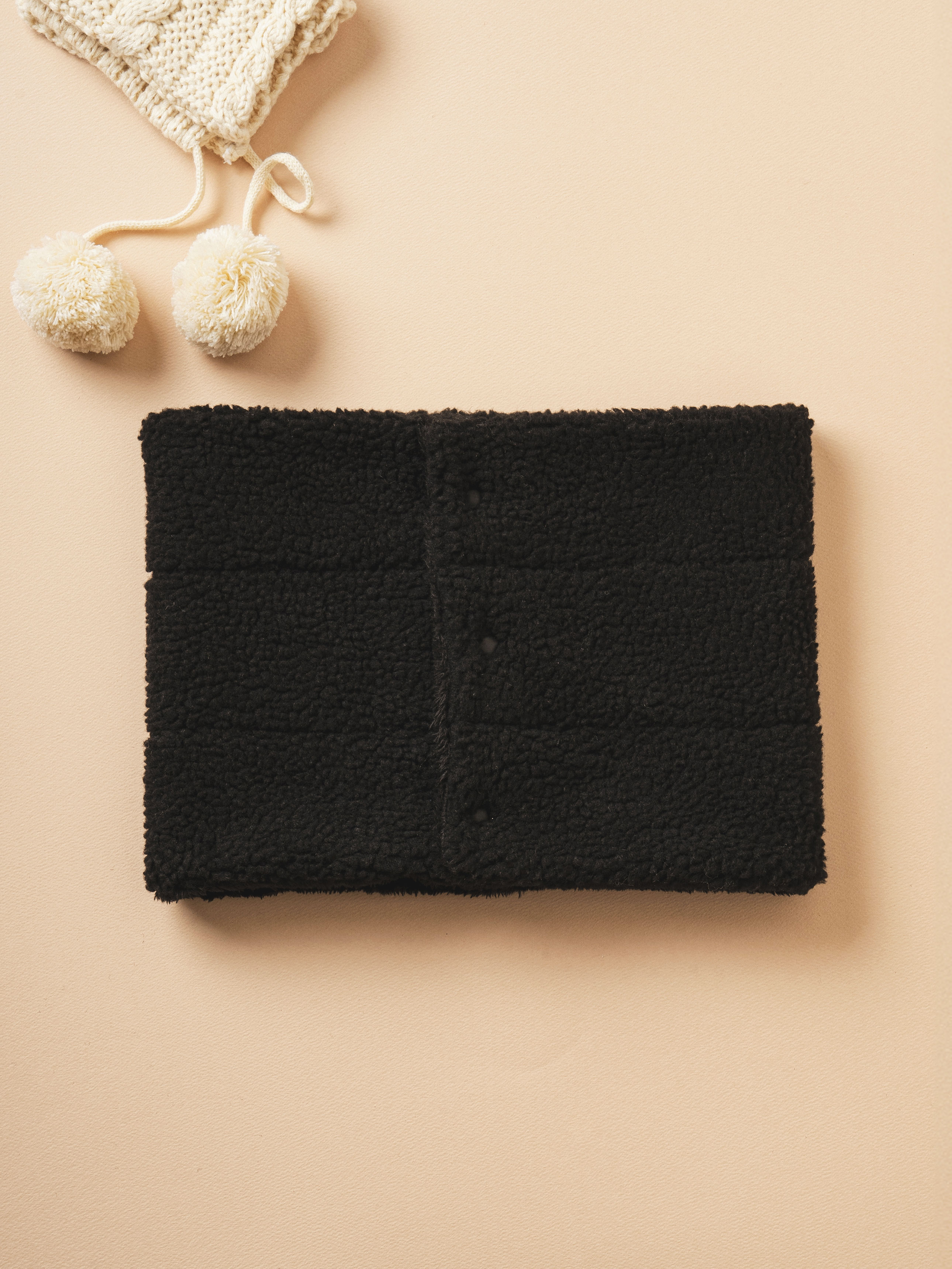 DAISO Poggle Tick Tock Neck Warmer (35*25cm) (Black)