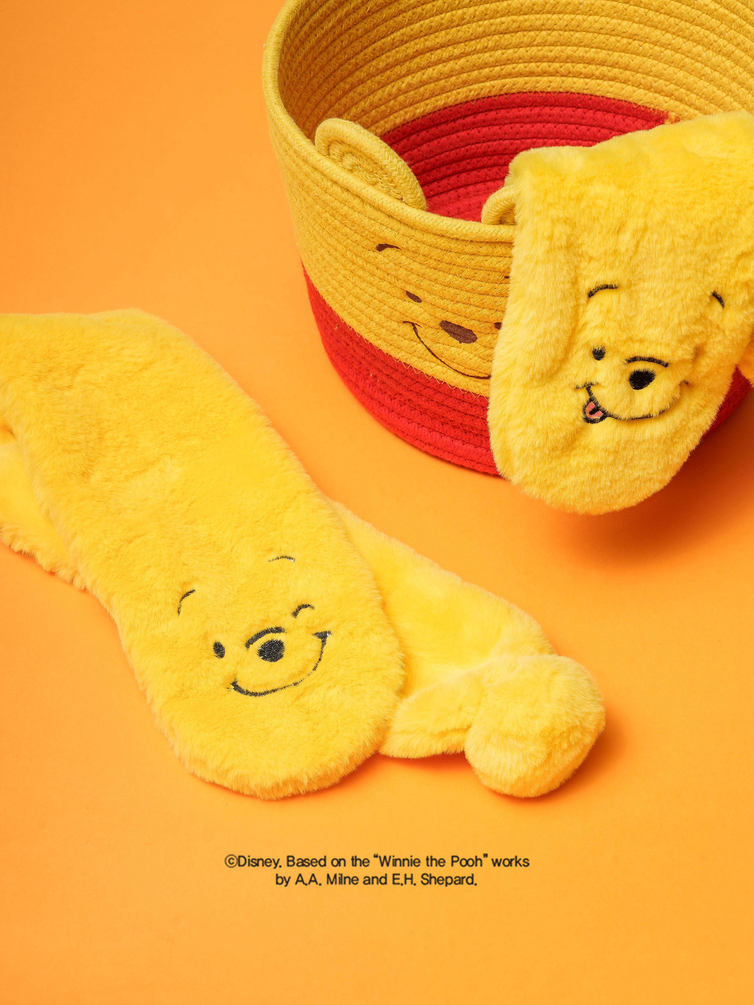 DAISO Disney_Winnie the Pooh_Kids Face Embroidery Scarf