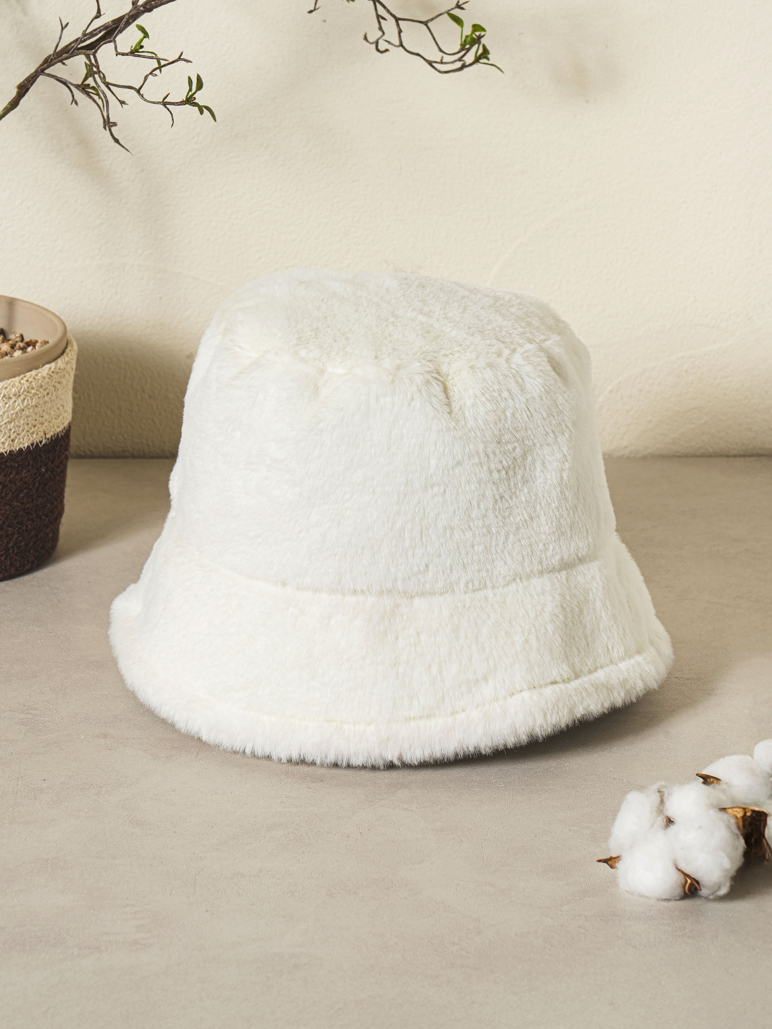 DAISO Soft Fur Bucket Hat (Ivory)