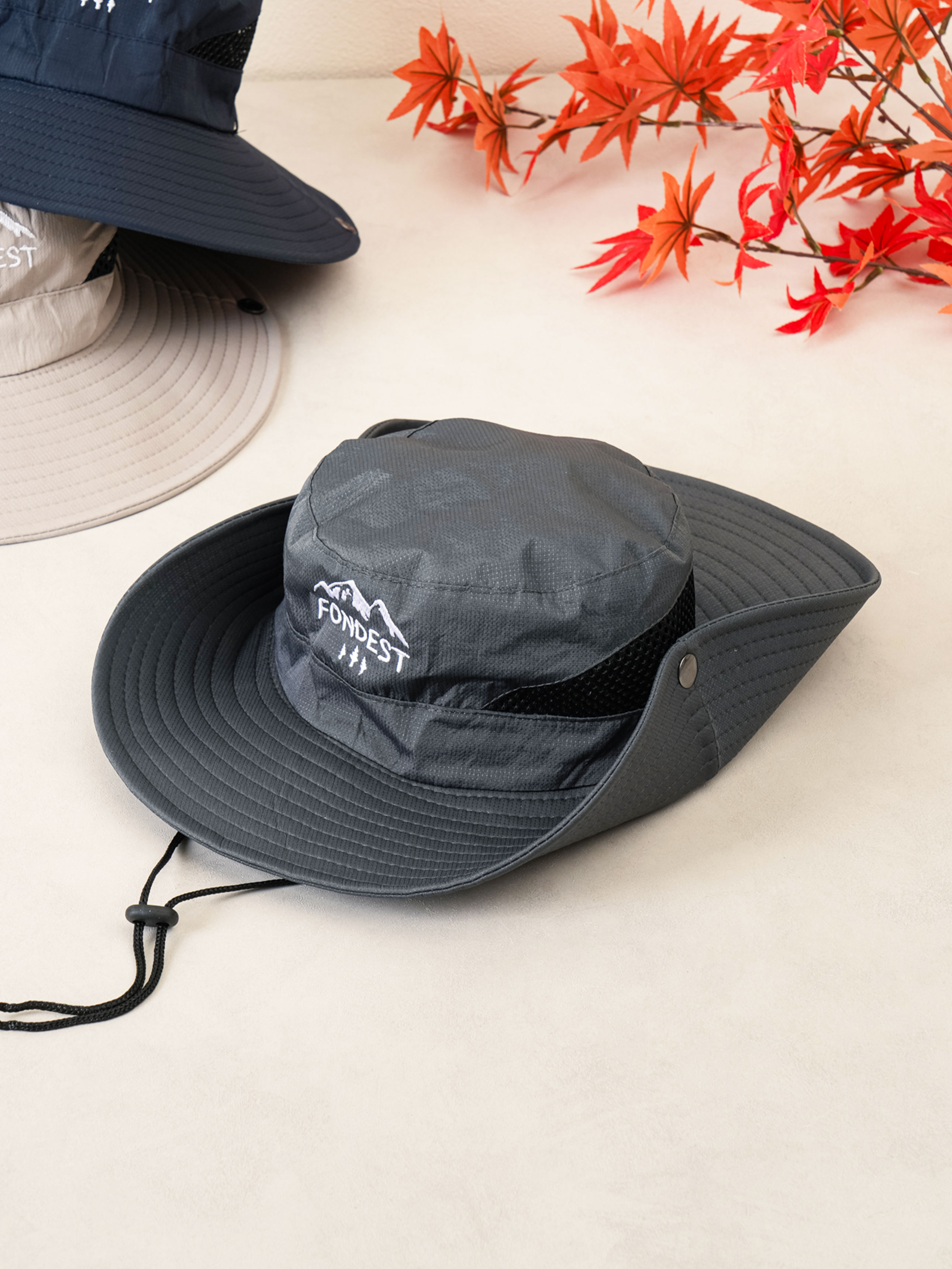 DAISO Embroidery Point Mountaineering Hat