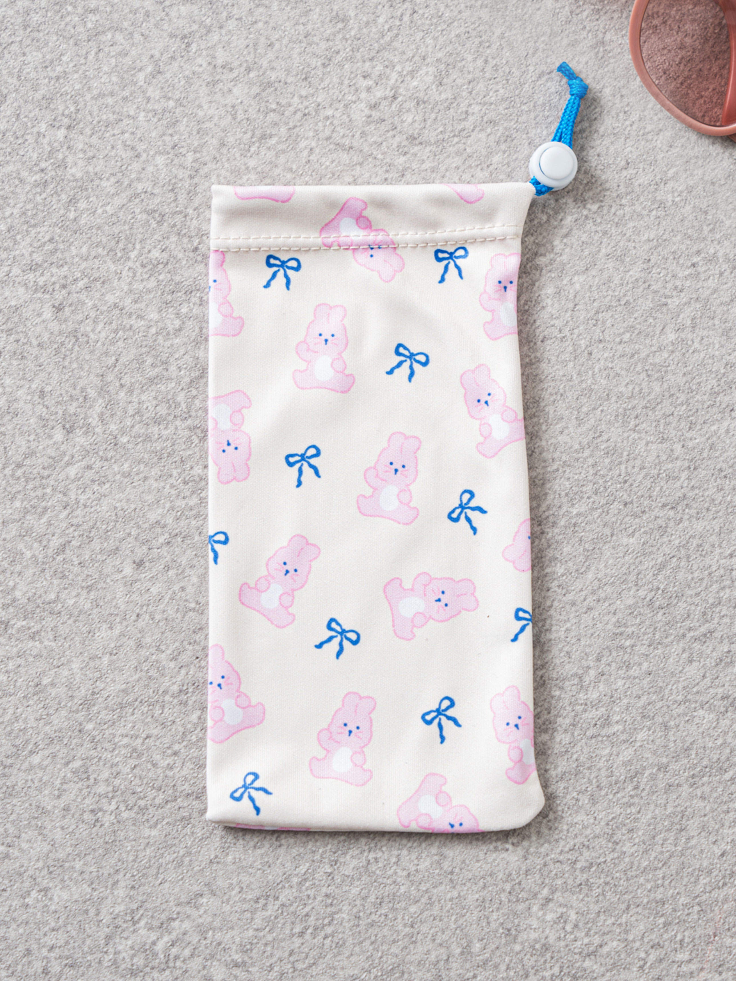 DAISO Glasses cleaning and character pouch (bowknot)