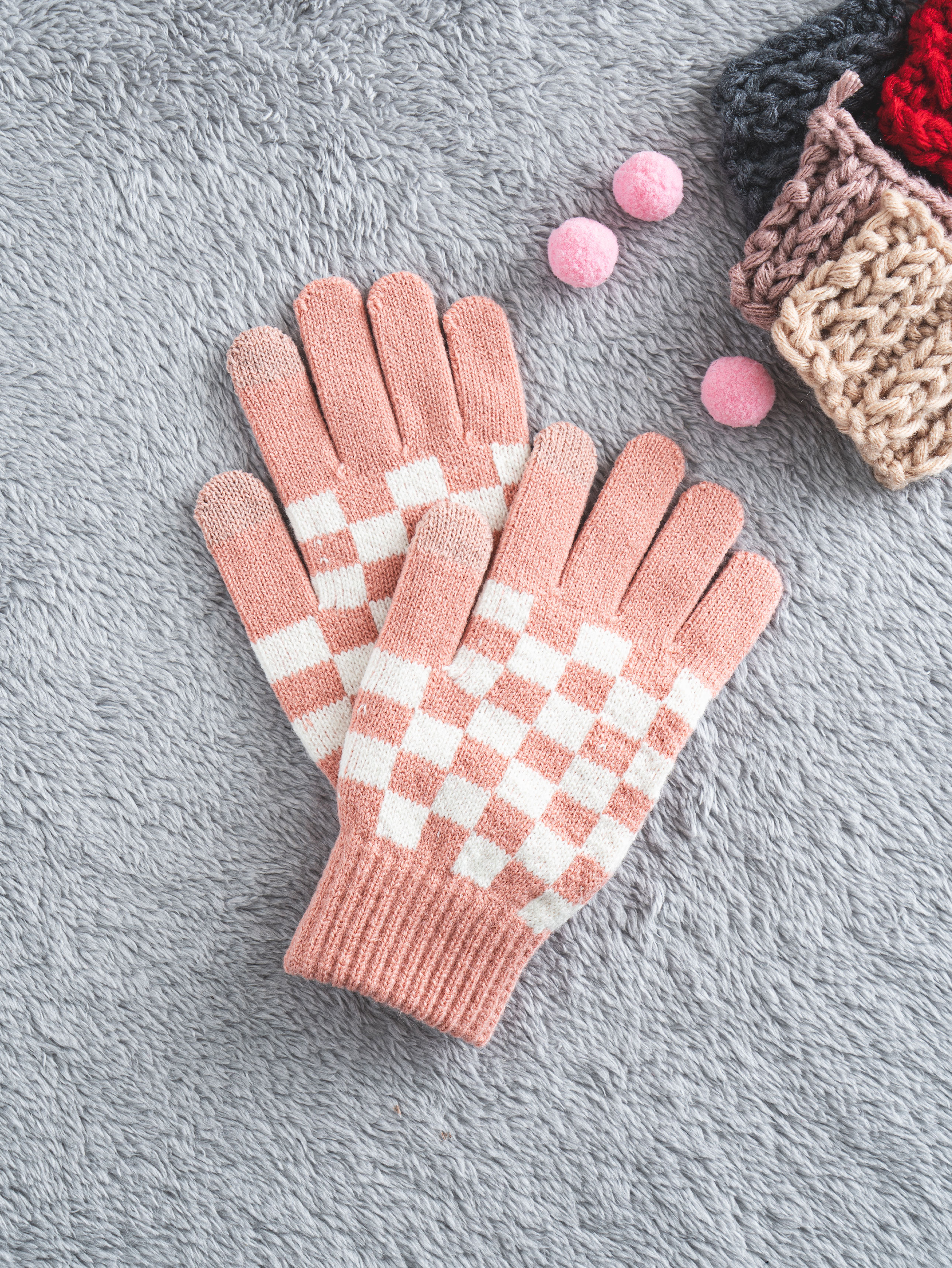 DAISO Checkerboard Gloves (Pink)