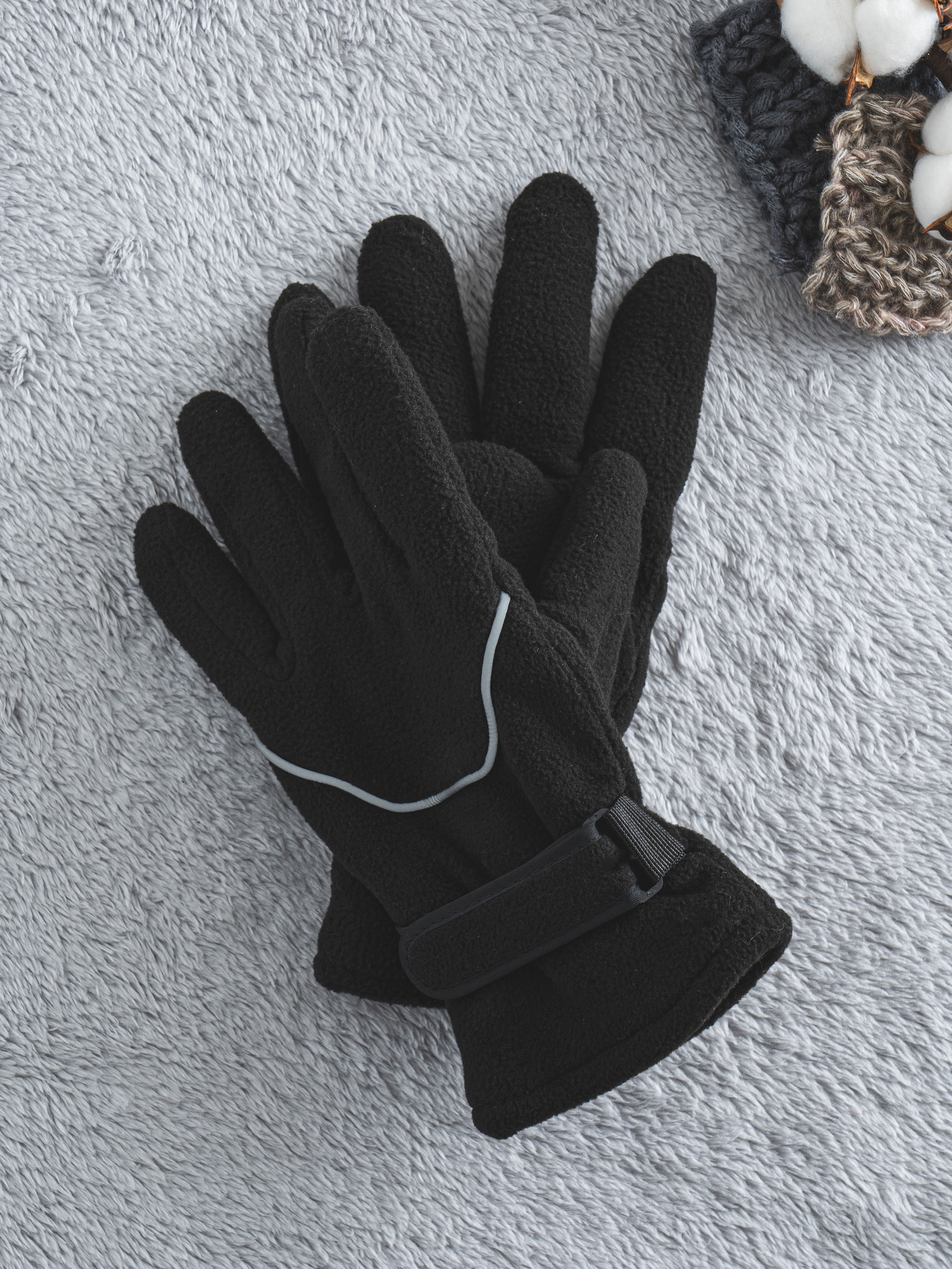 DAISO Line Point Gloves (Black)