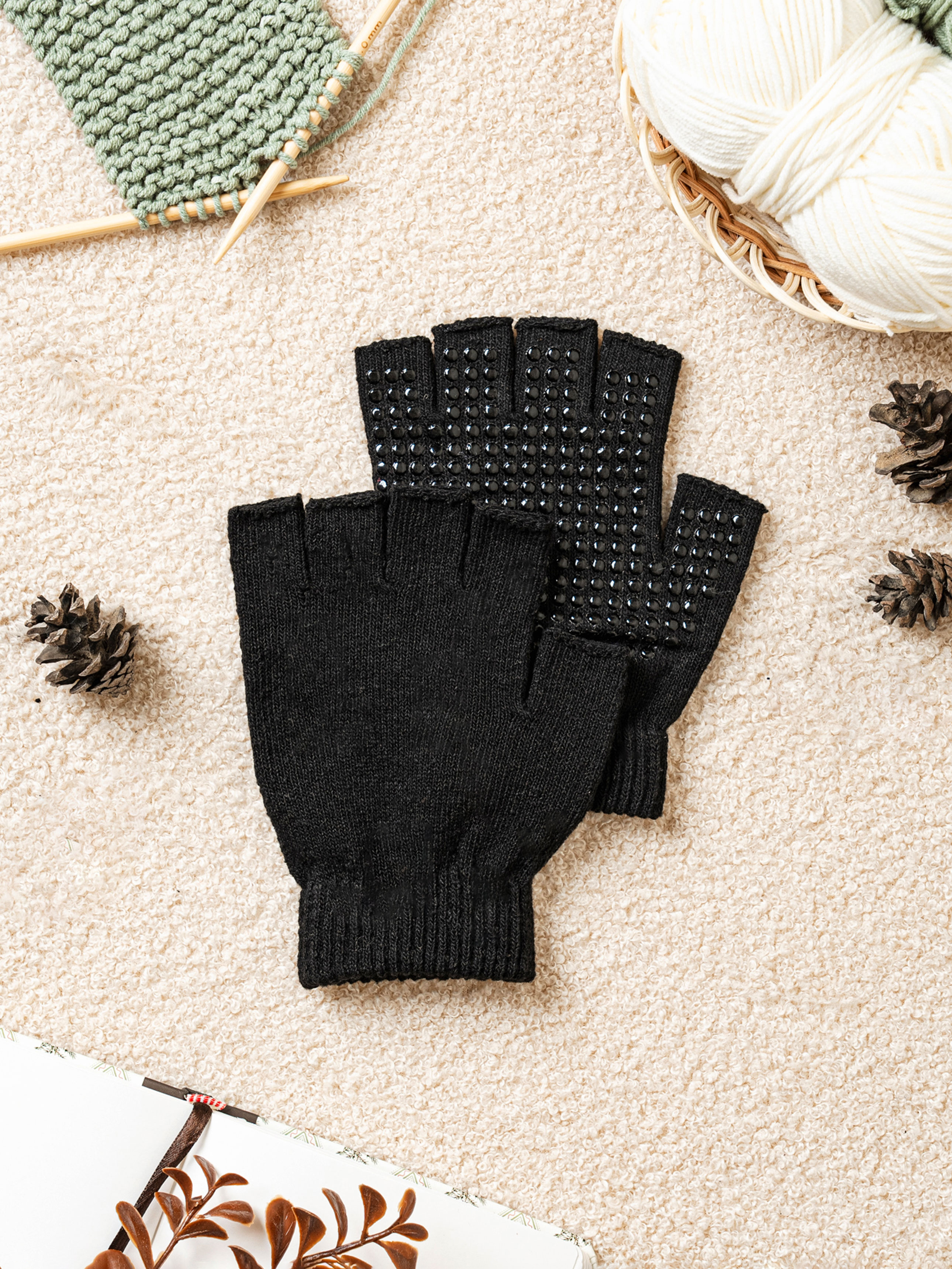 DAISO Anti-slip half gloves (Black)