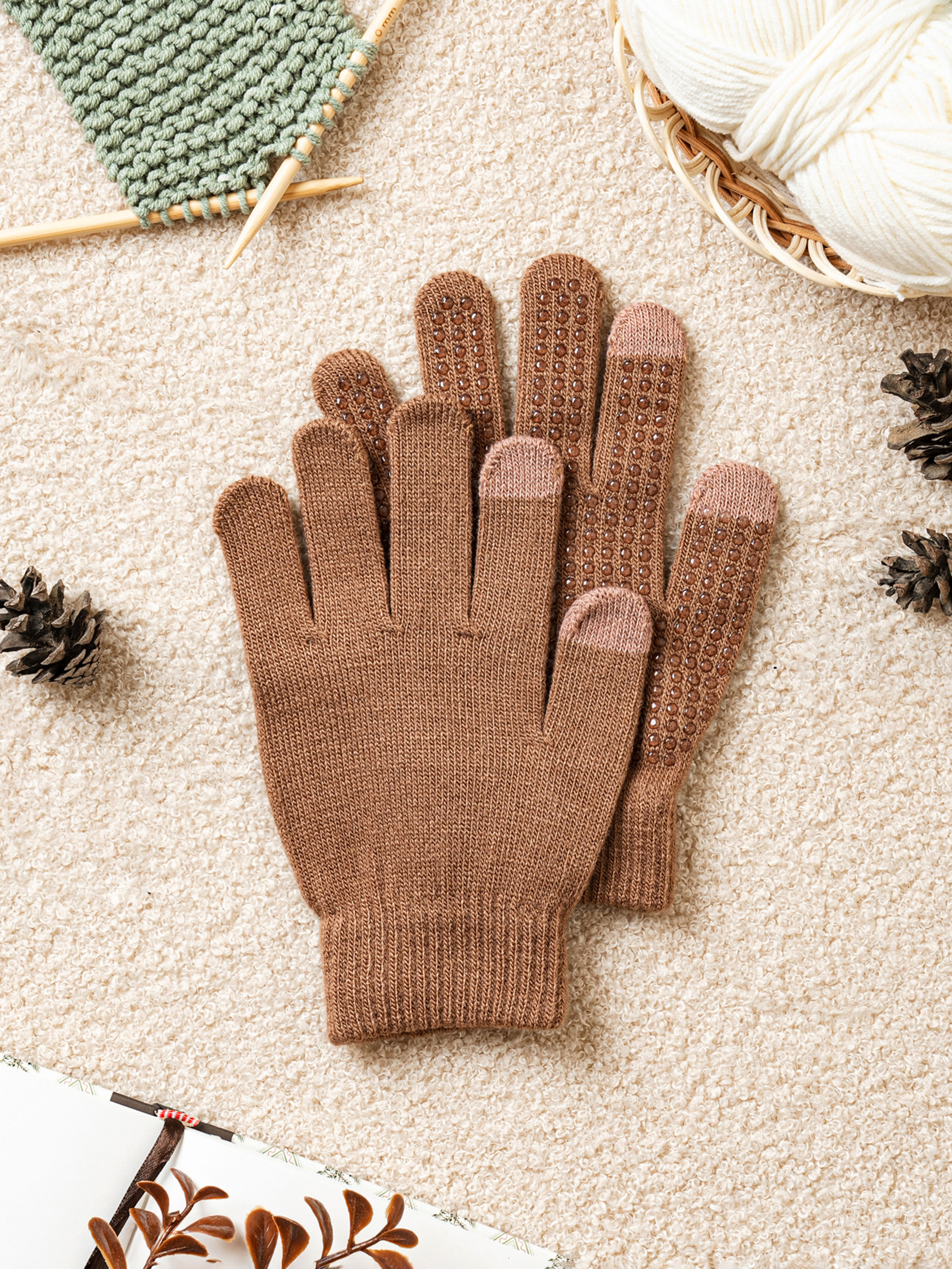 DAISO Anti-Slip Smartphones Gloves (Brown)