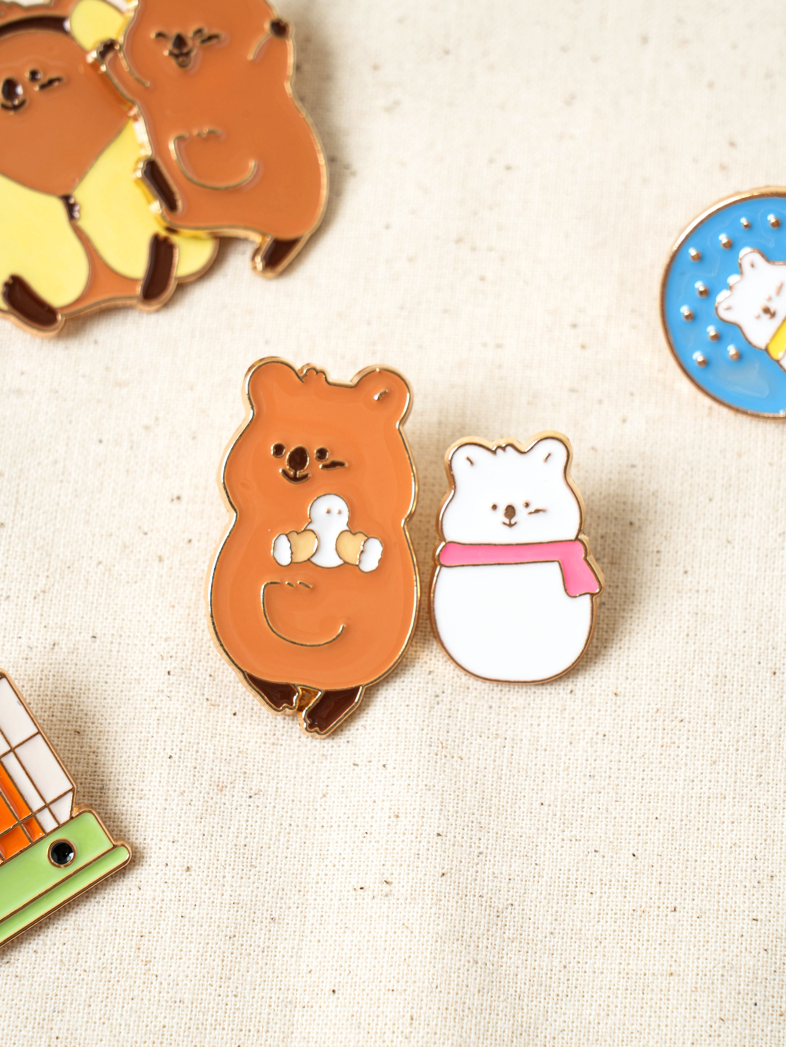 DAISO Winter Pin Badge (2 pieces)