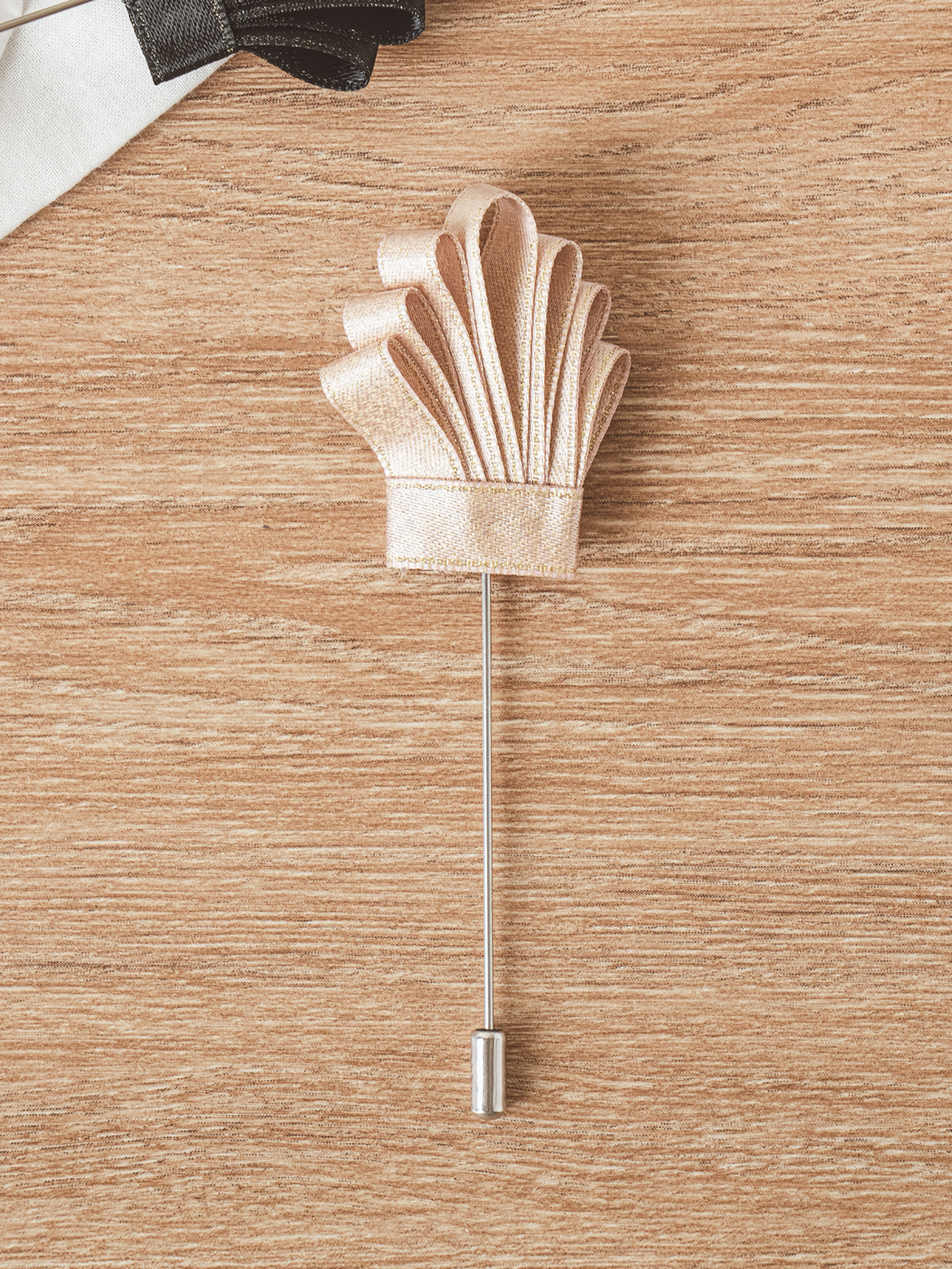 DAISO Shell-shaped boutonniere