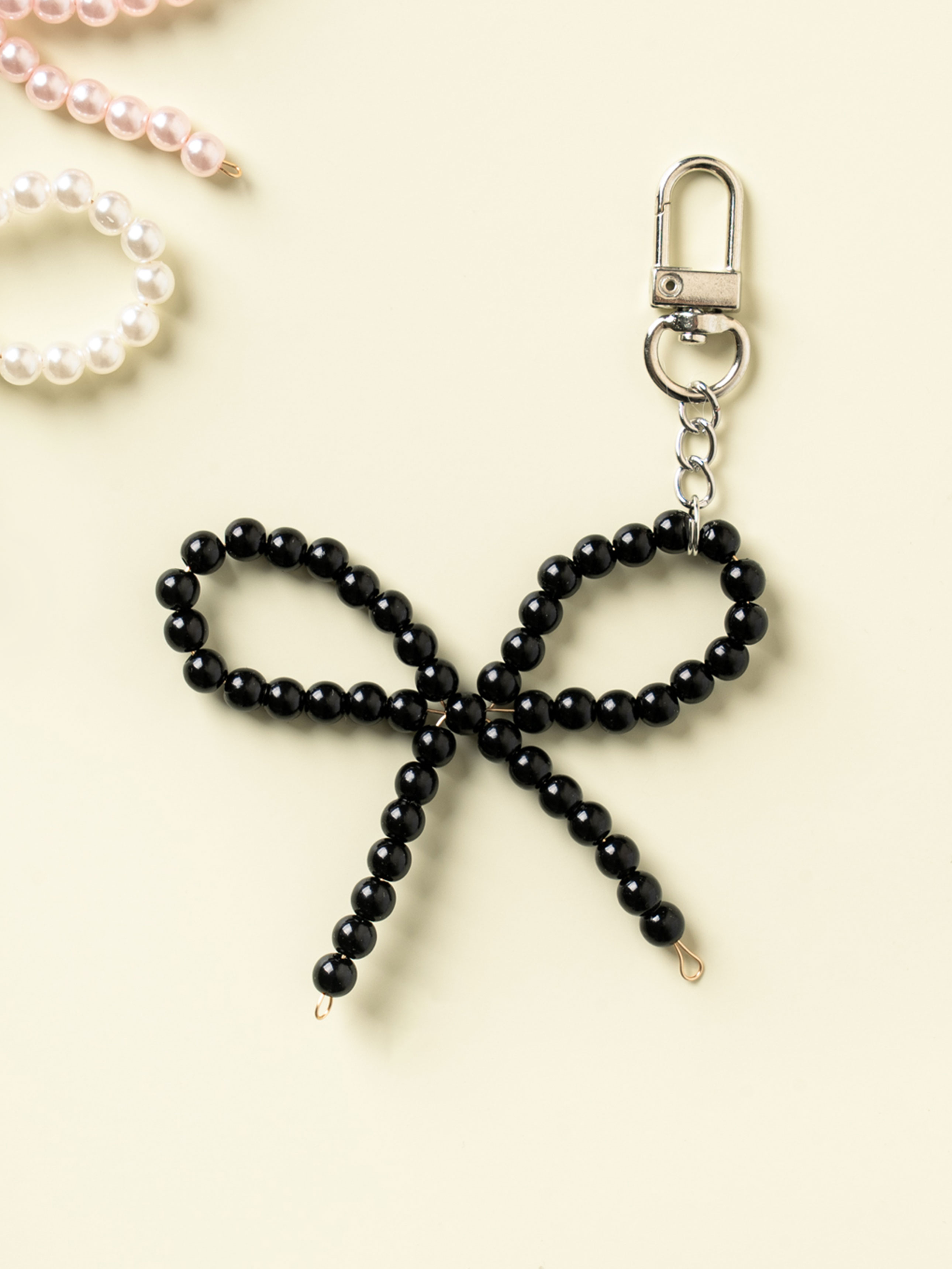 DAISO Balletcore_Ribbon Shape Pearl Keyring