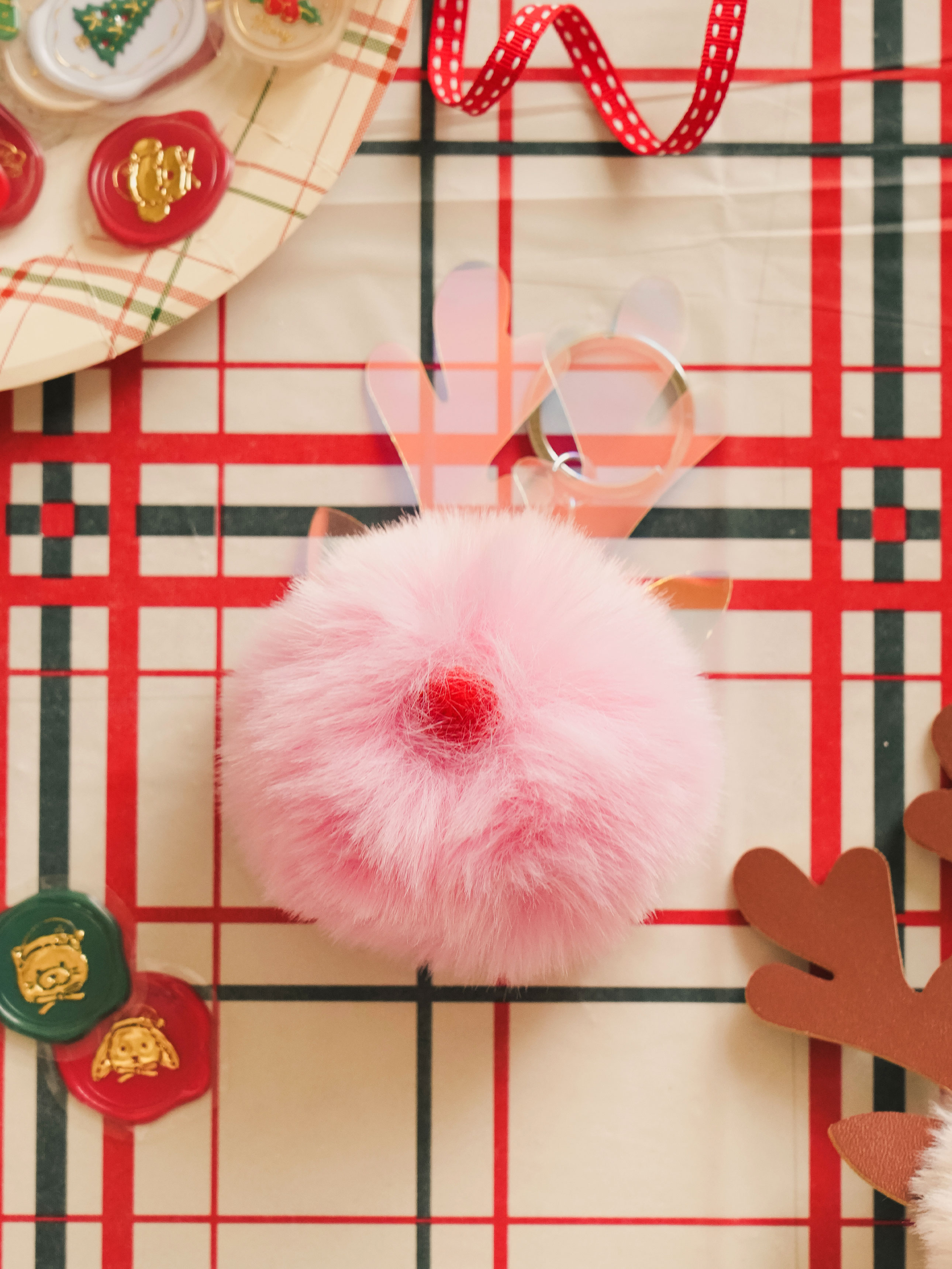 DAISO Christmas Pom Pom Keyring Pink