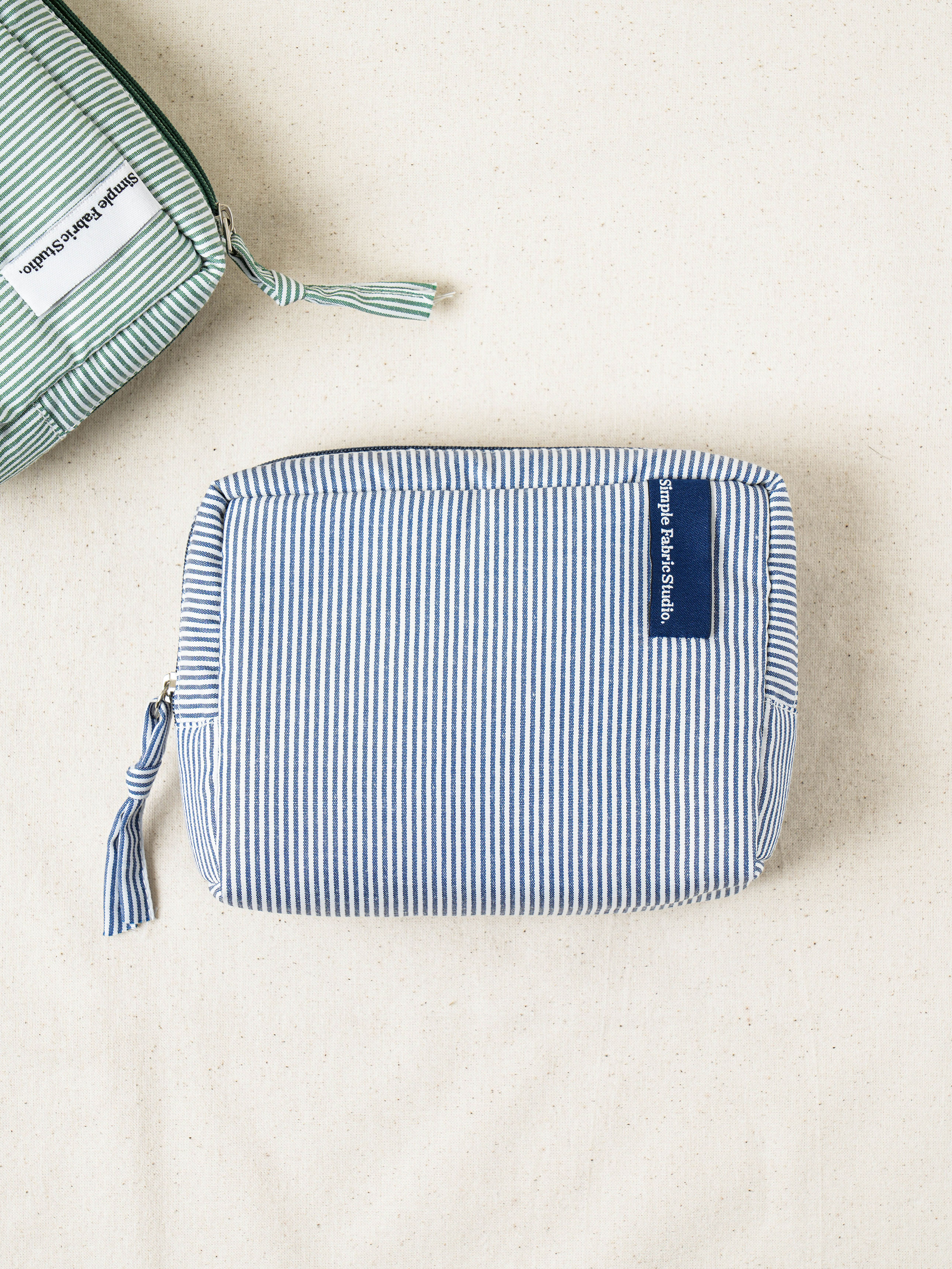 DAISO Stripe Collar Pouch (Navy/Green)