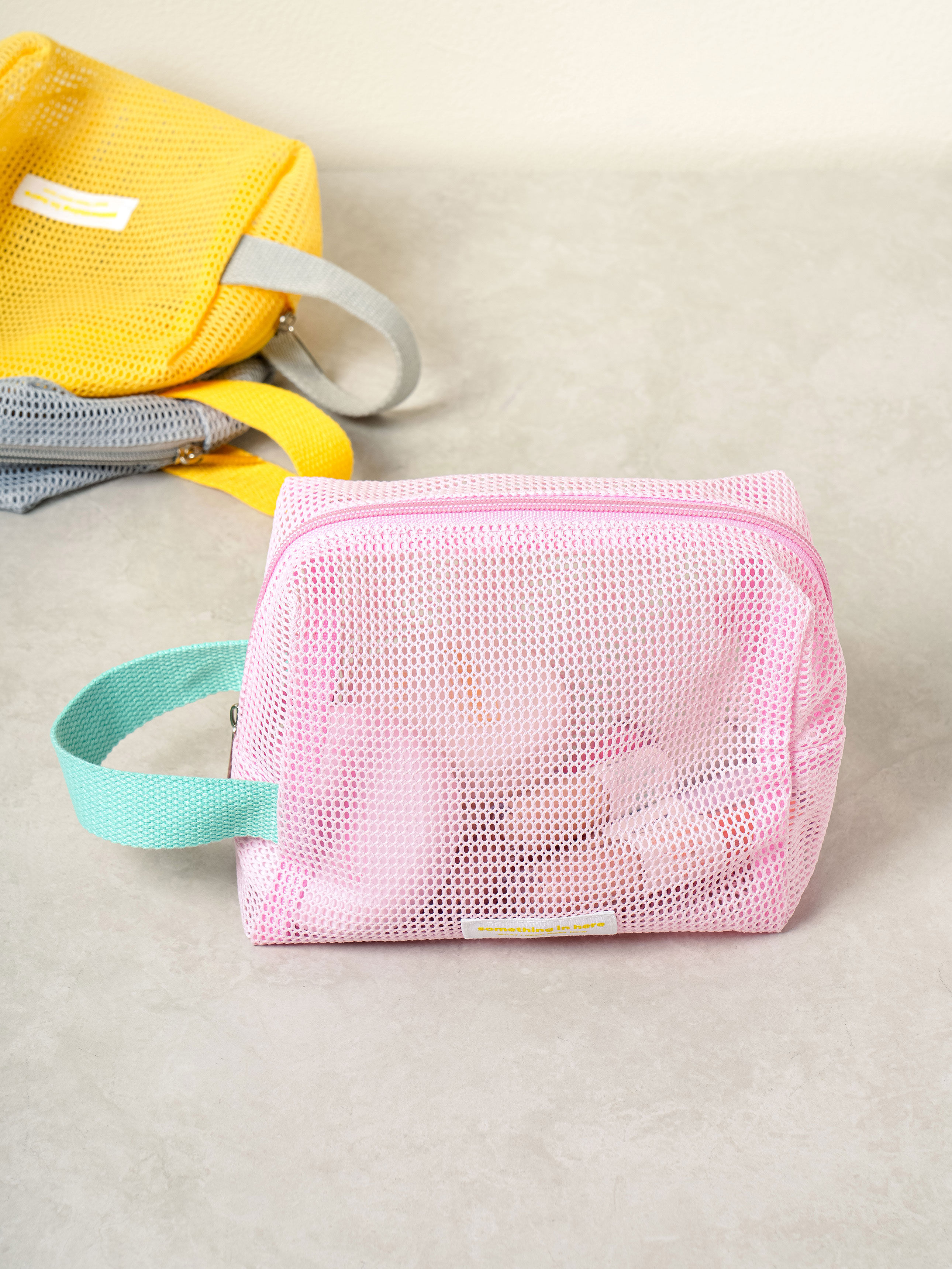 DAISO Key Point Labels Mesh Pouch (Medium)