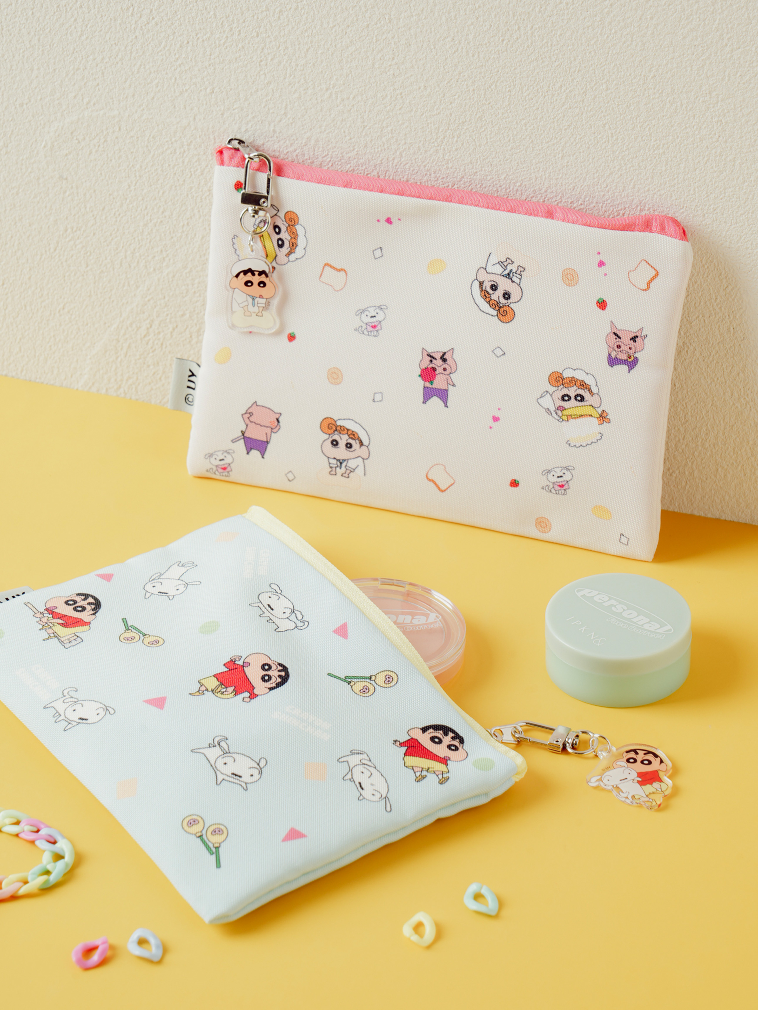 DAISO Crayon Shin-chan keyring pouch