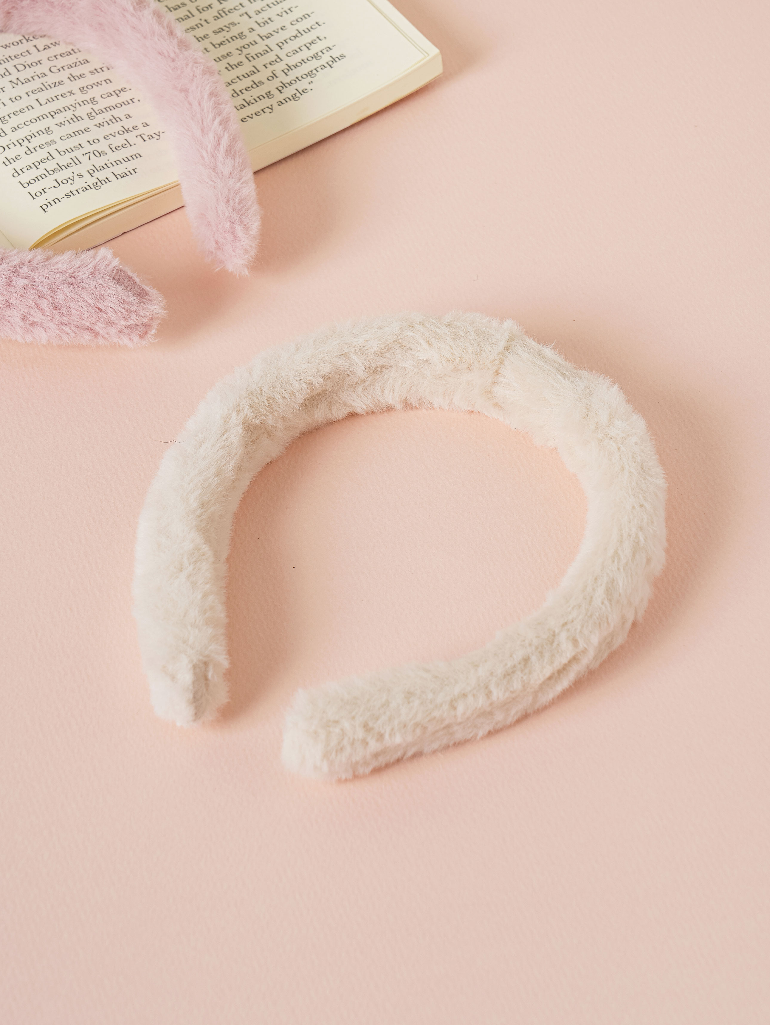 DAISO Fluffy hairband (White)