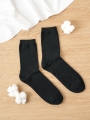 DAISO Men's Basic Mid-Calf Socks (Black)