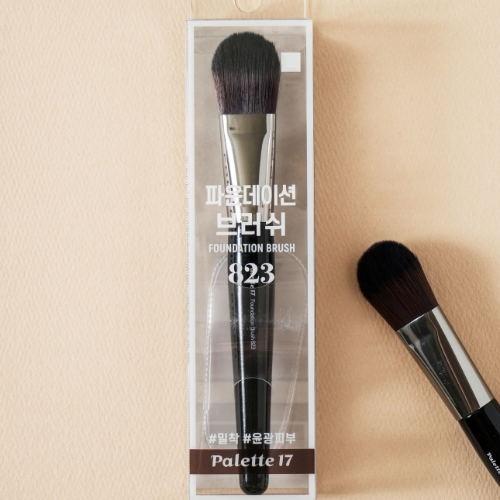 DAISO PALETTE17 Foundation Brush 823