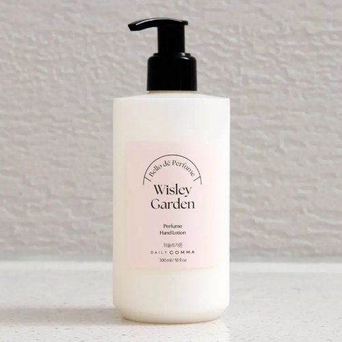 DAISO DAILY COMMA Velo de Perfume Hand Lotion 300ml (Whisley Garden)