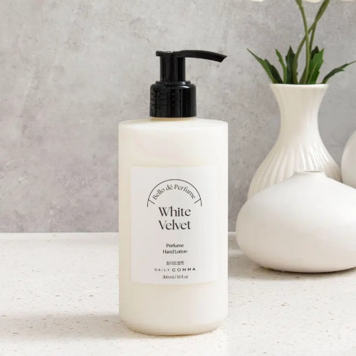 DAISO Dailycomma Bello de Perfume Hand Lotion (White Velvet) 300ml