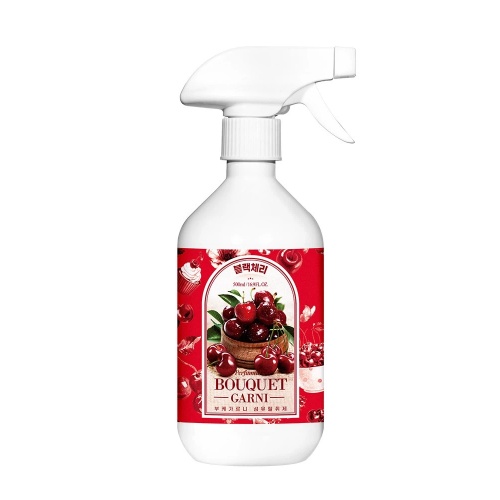 DAISO BOUQUET GARNI Fabric Deodorizer Black Cherry 500ml