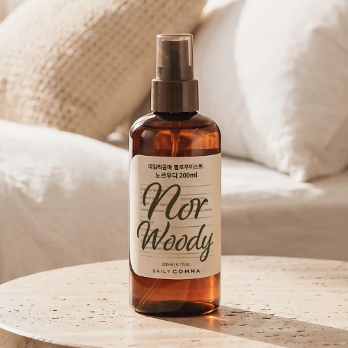 DAISO DAILY COMMA Pillow Mist Noir Woody 200ml
