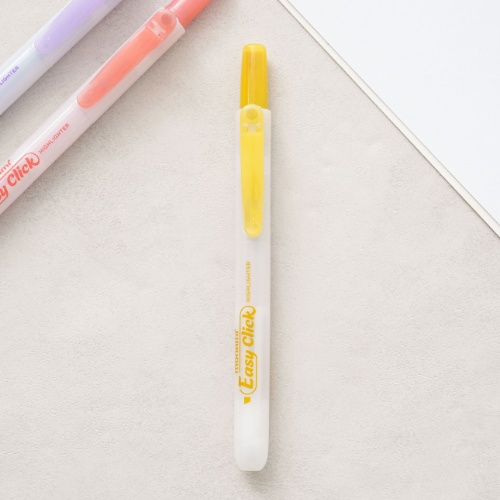DAISO Monami Easy Click Highlighter (Banana Yellow)