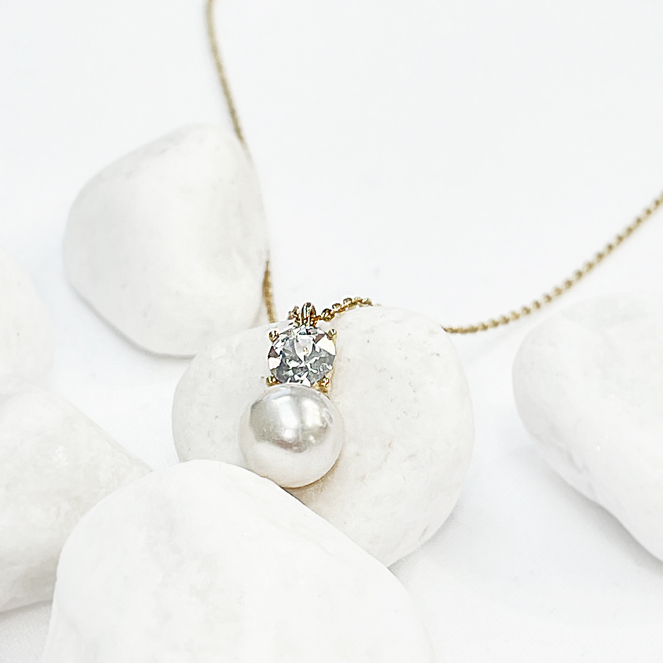Crystal Bliss Pearl Necklace Gold