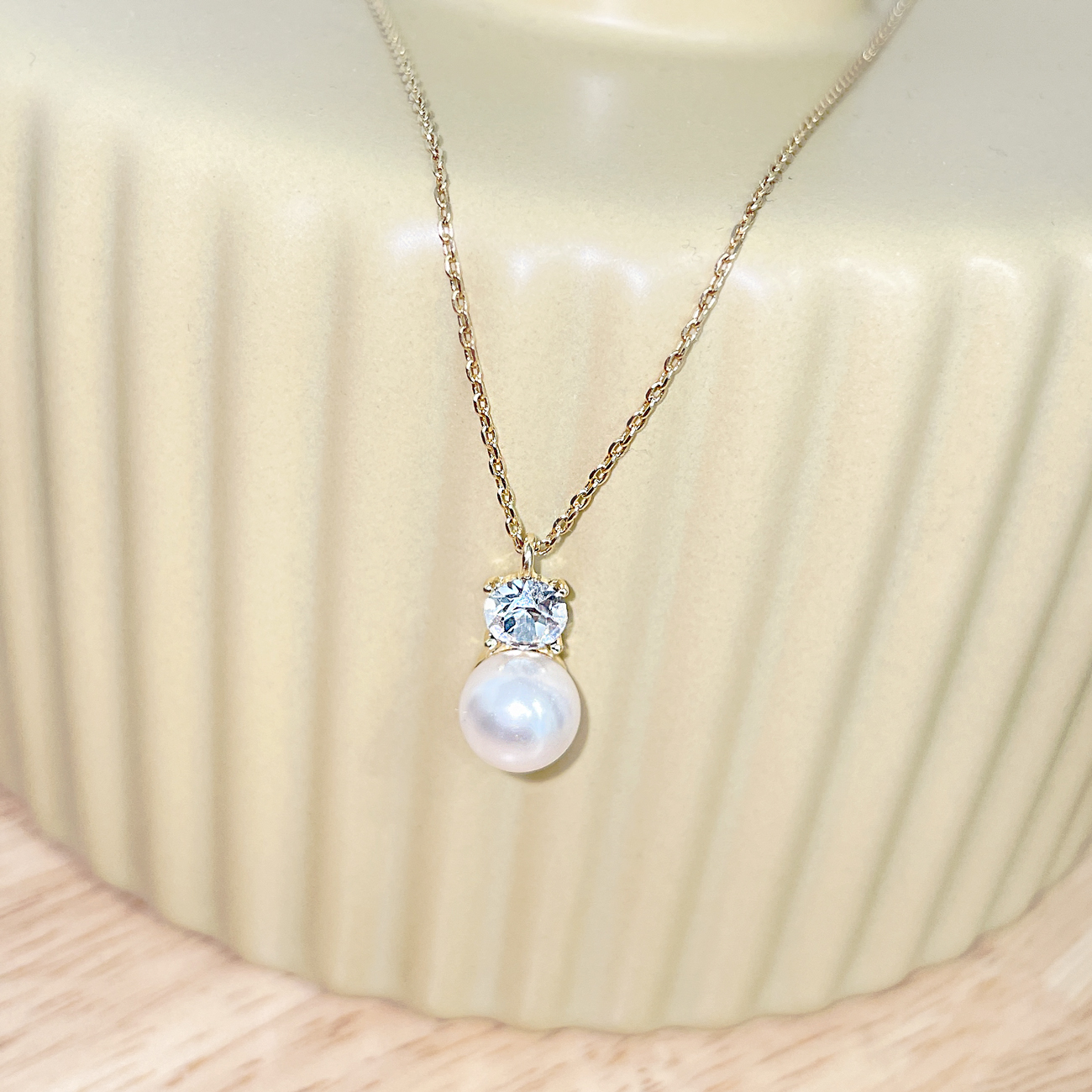 Crystal Bliss Pearl Necklace Gold